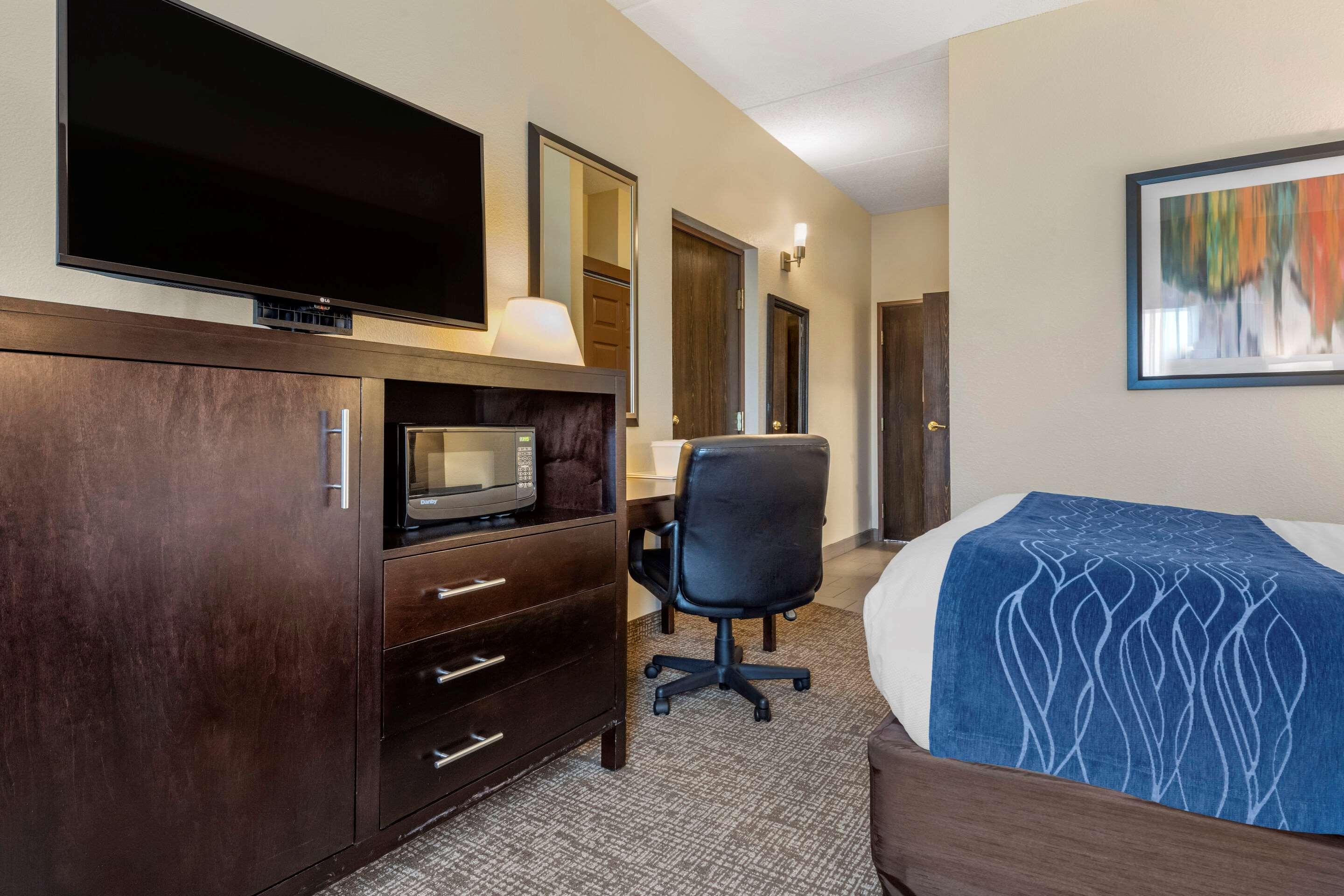 Comfort Inn & Suites Butler Esterno foto