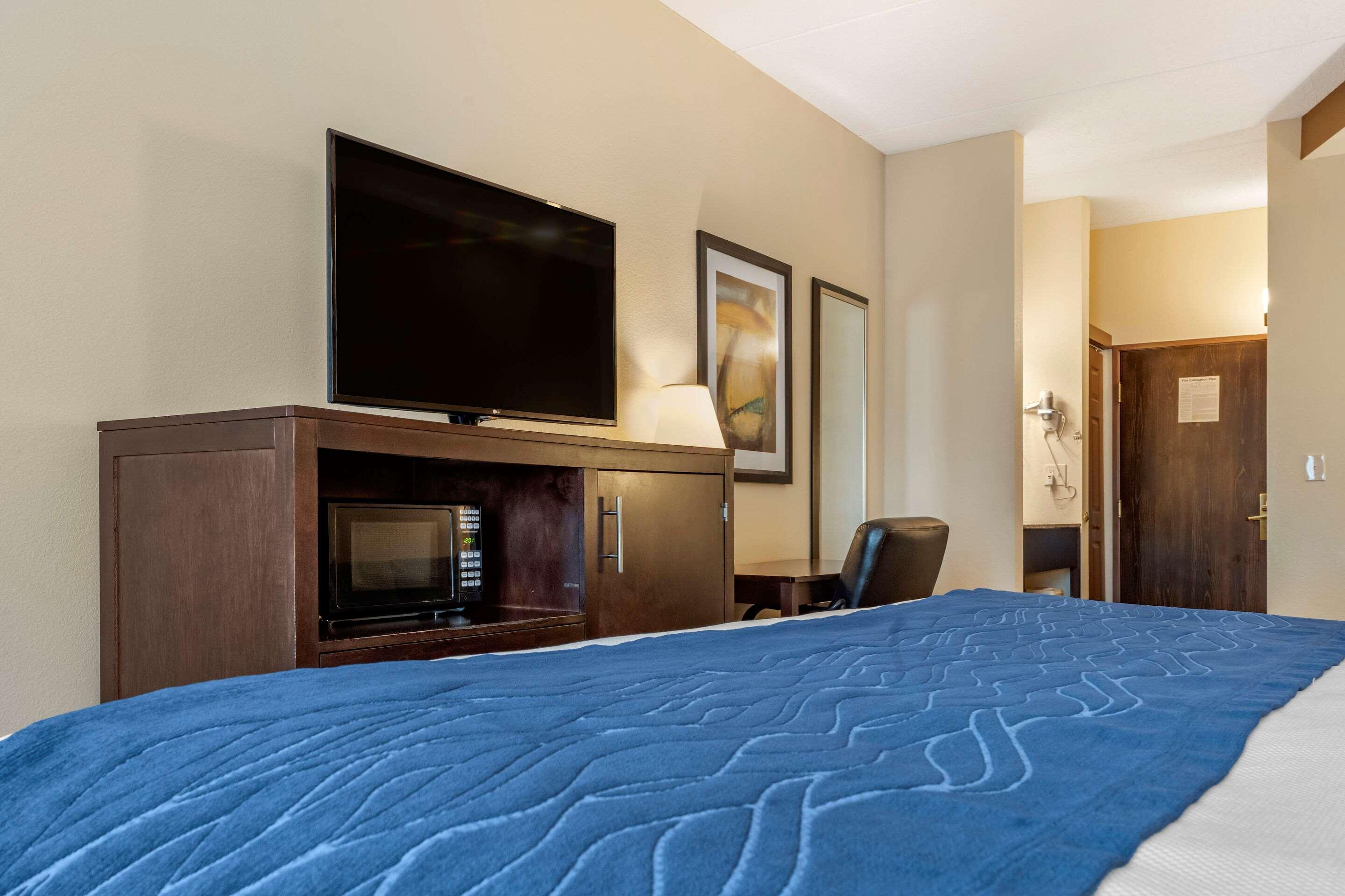 Comfort Inn & Suites Butler Esterno foto