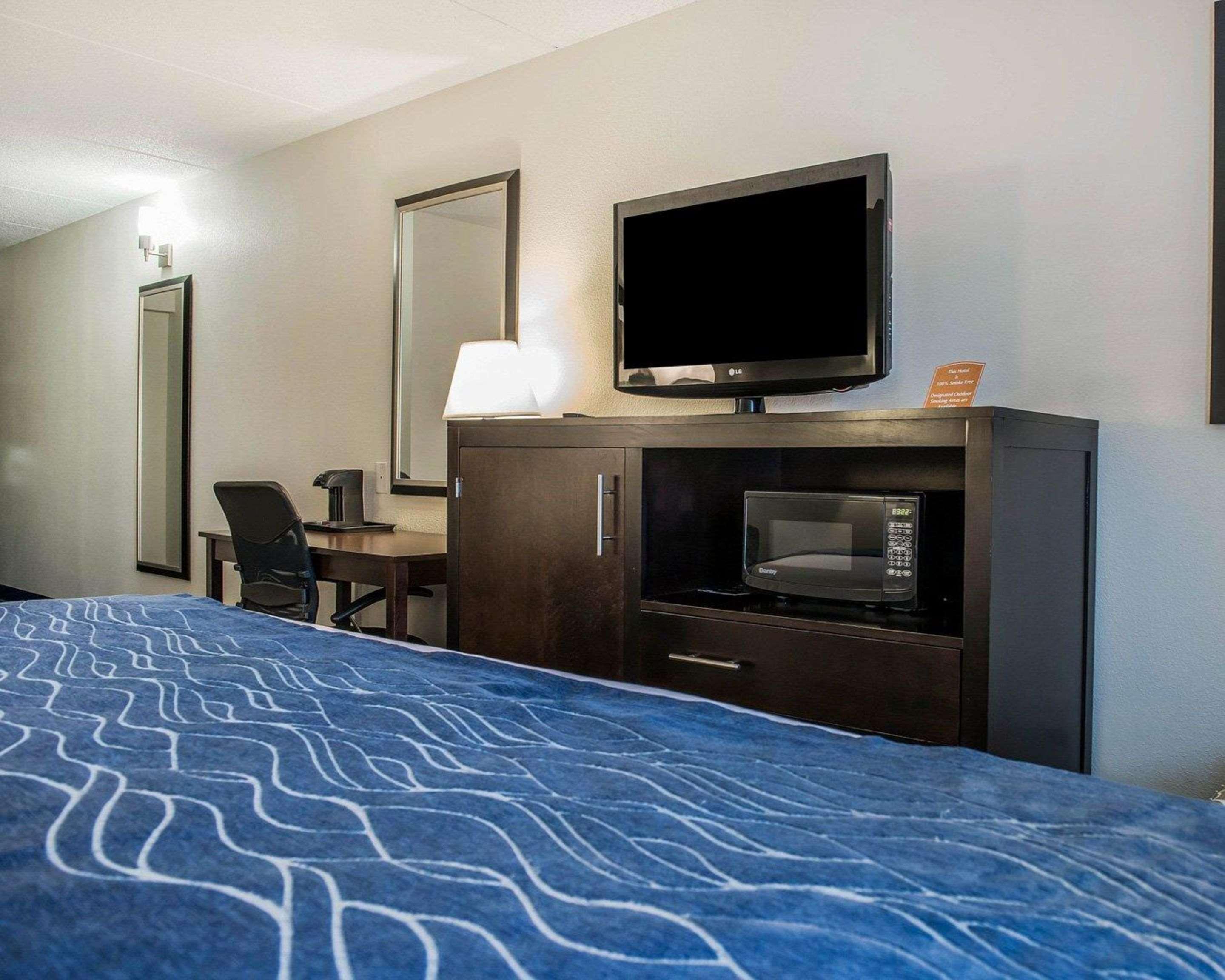 Comfort Inn & Suites Butler Esterno foto