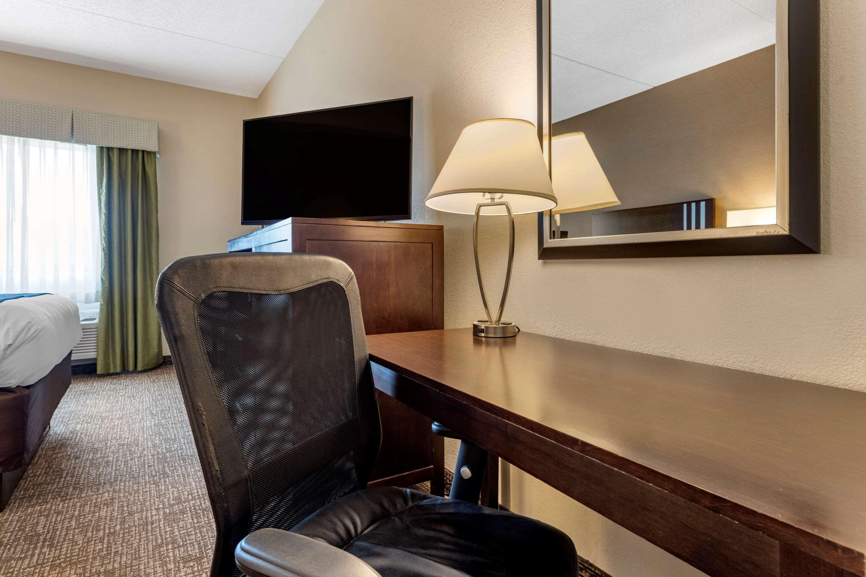Comfort Inn & Suites Butler Esterno foto