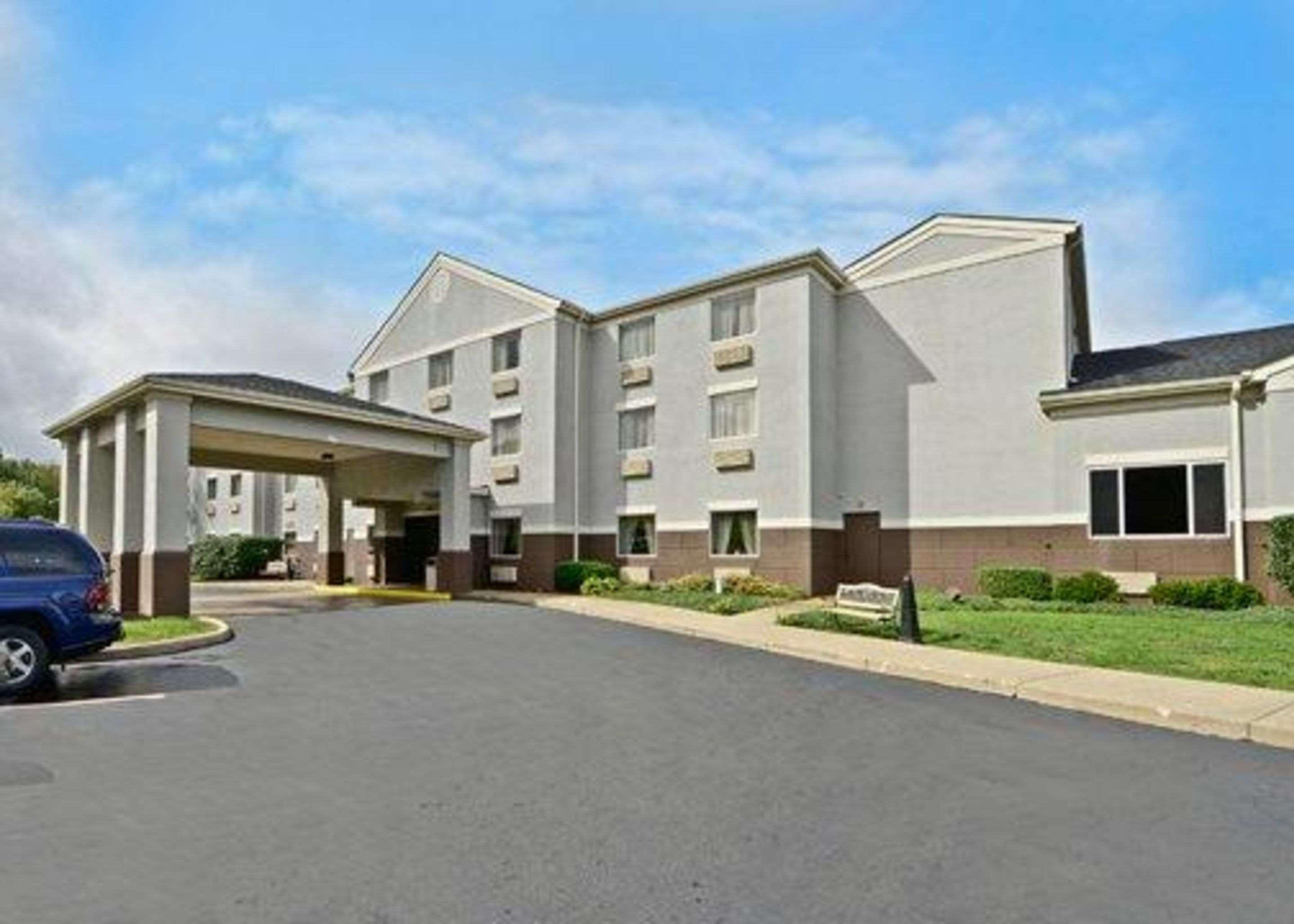 Comfort Inn & Suites Butler Esterno foto