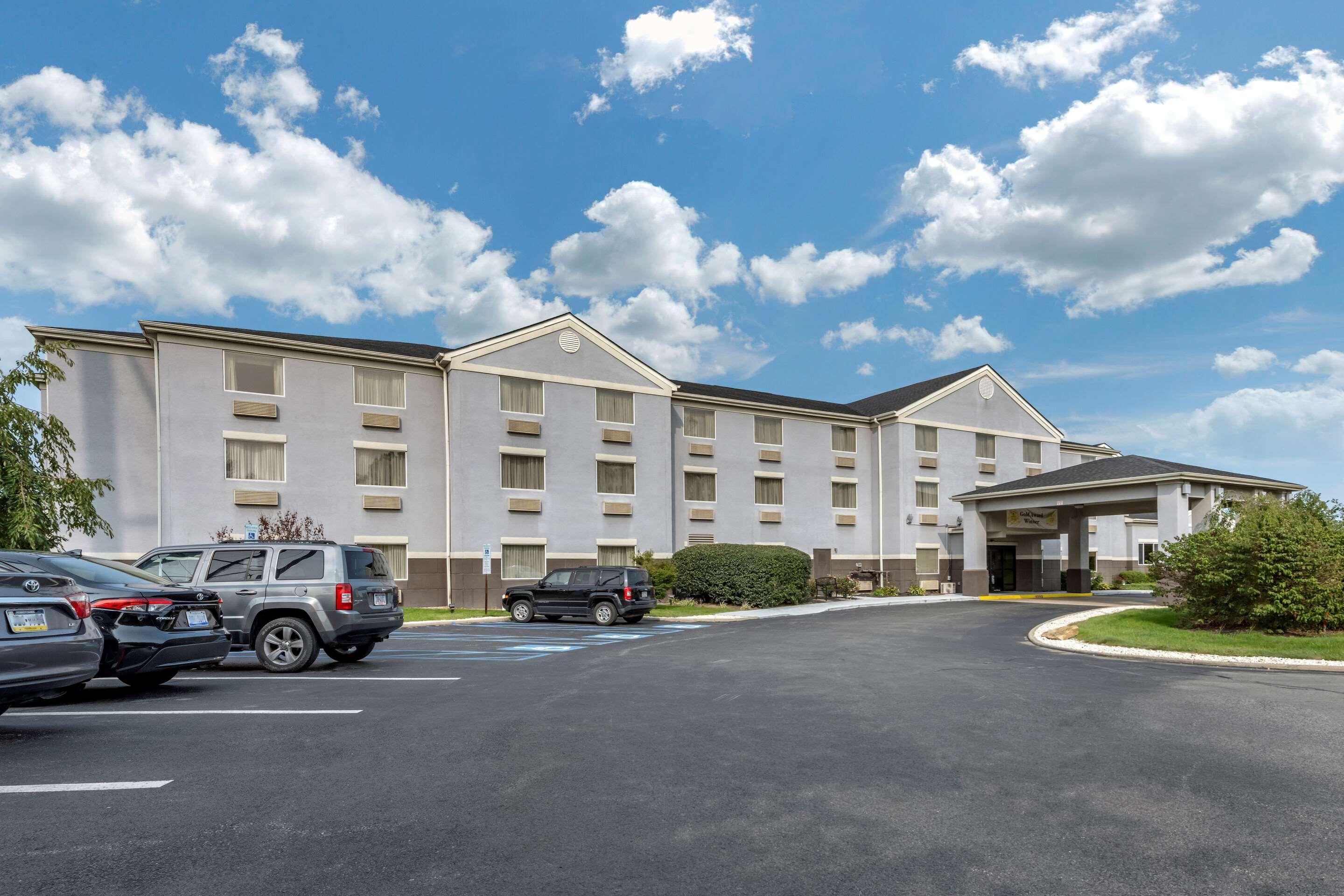 Comfort Inn & Suites Butler Esterno foto