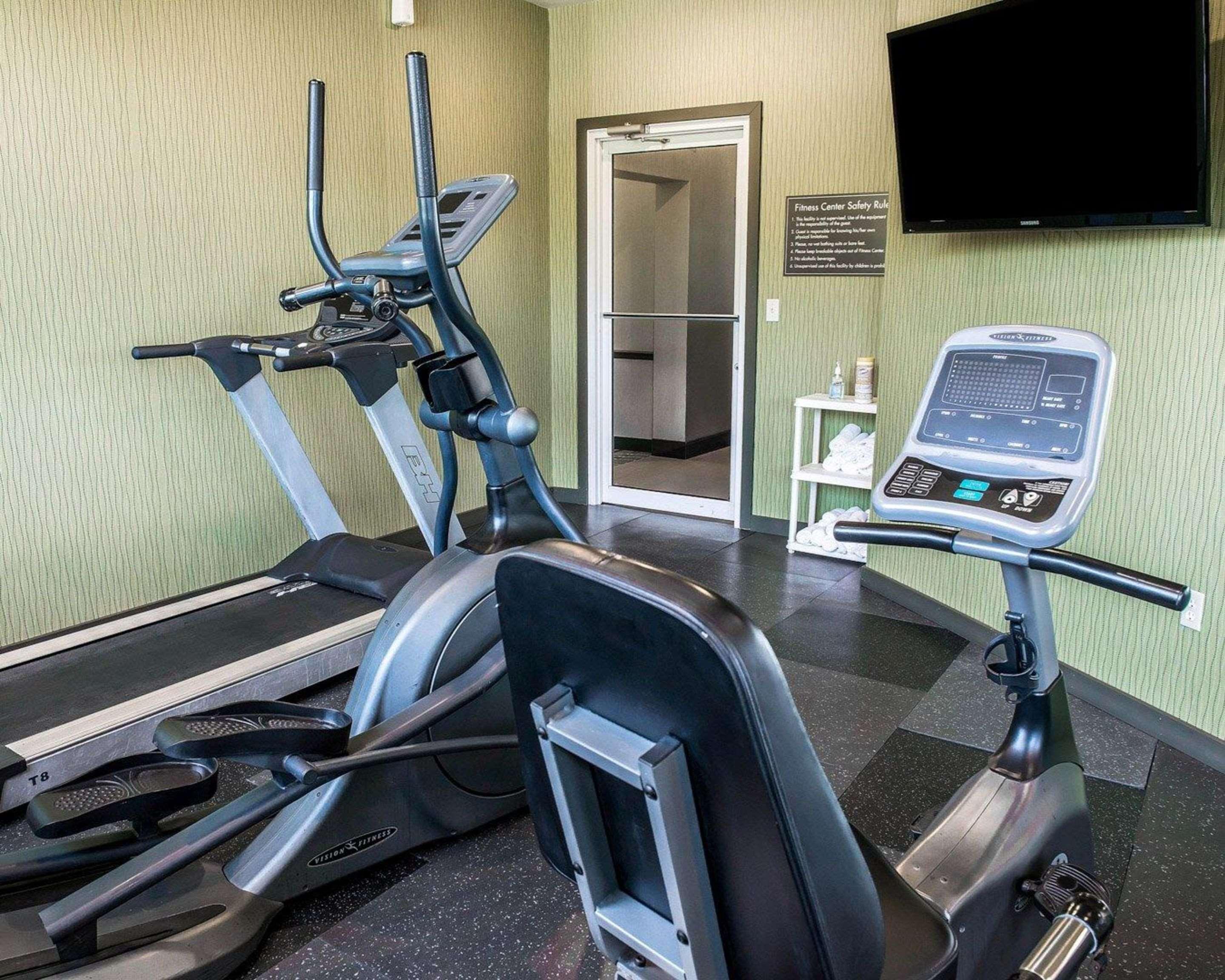 Comfort Inn & Suites Butler Esterno foto