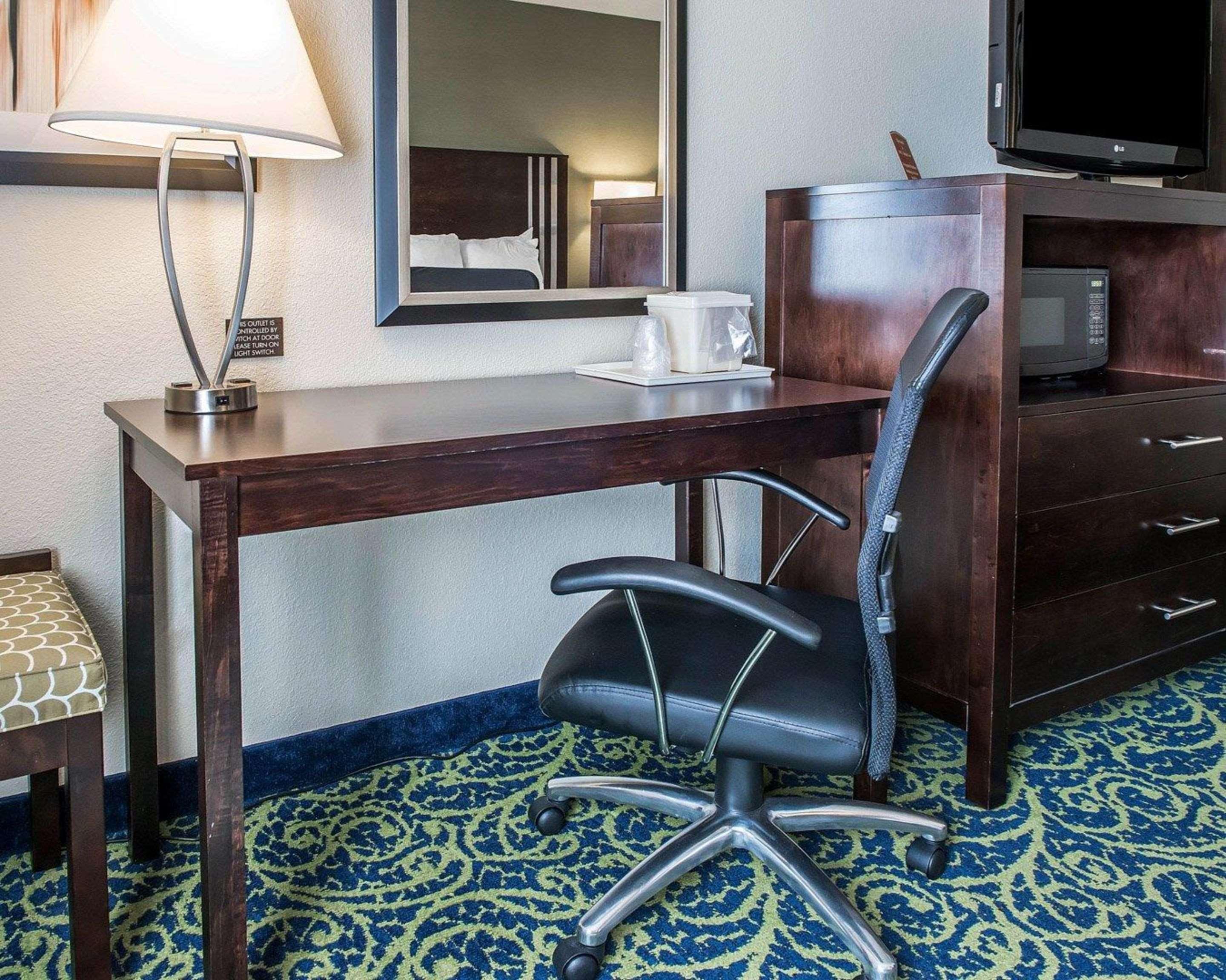 Comfort Inn & Suites Butler Esterno foto