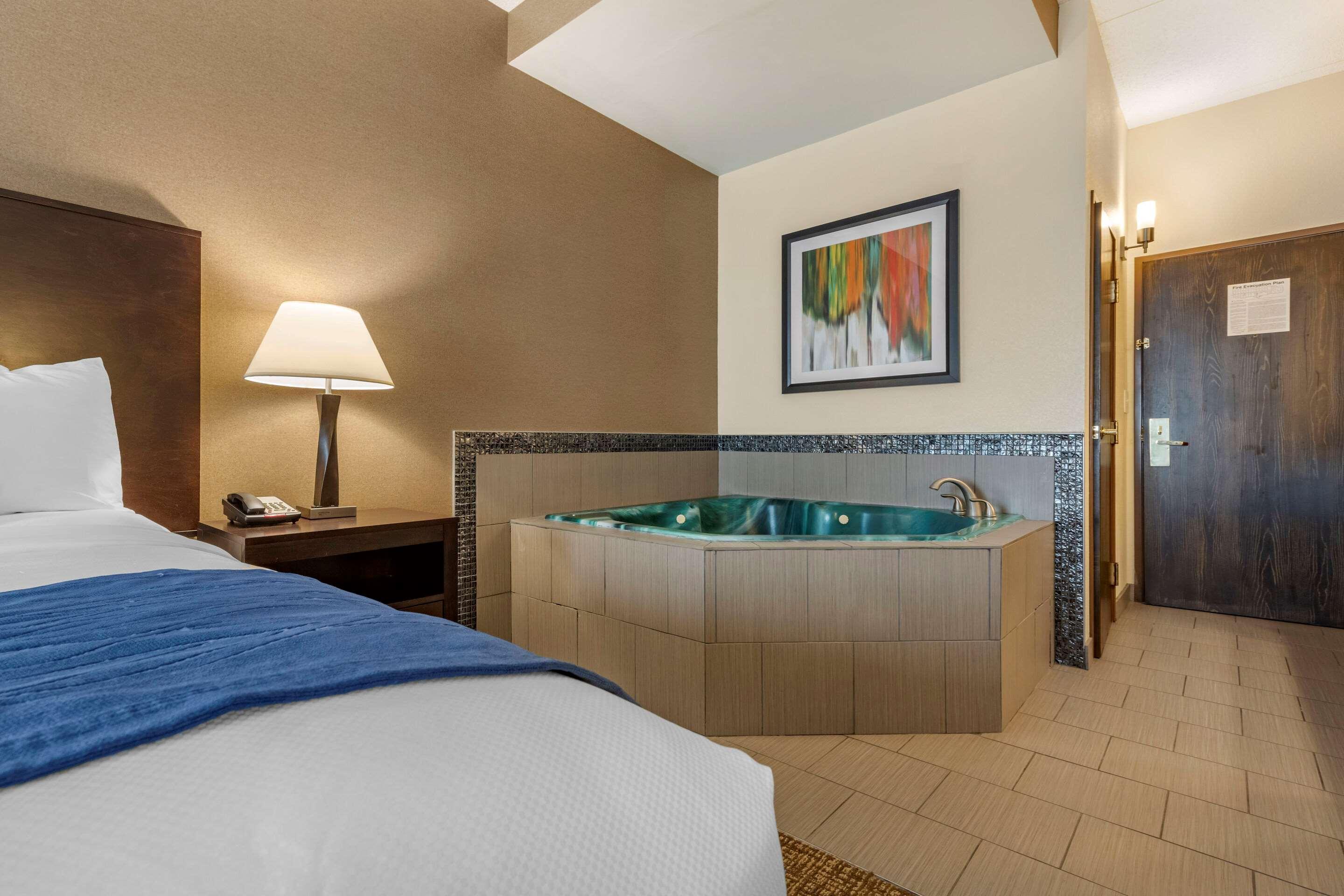 Comfort Inn & Suites Butler Esterno foto