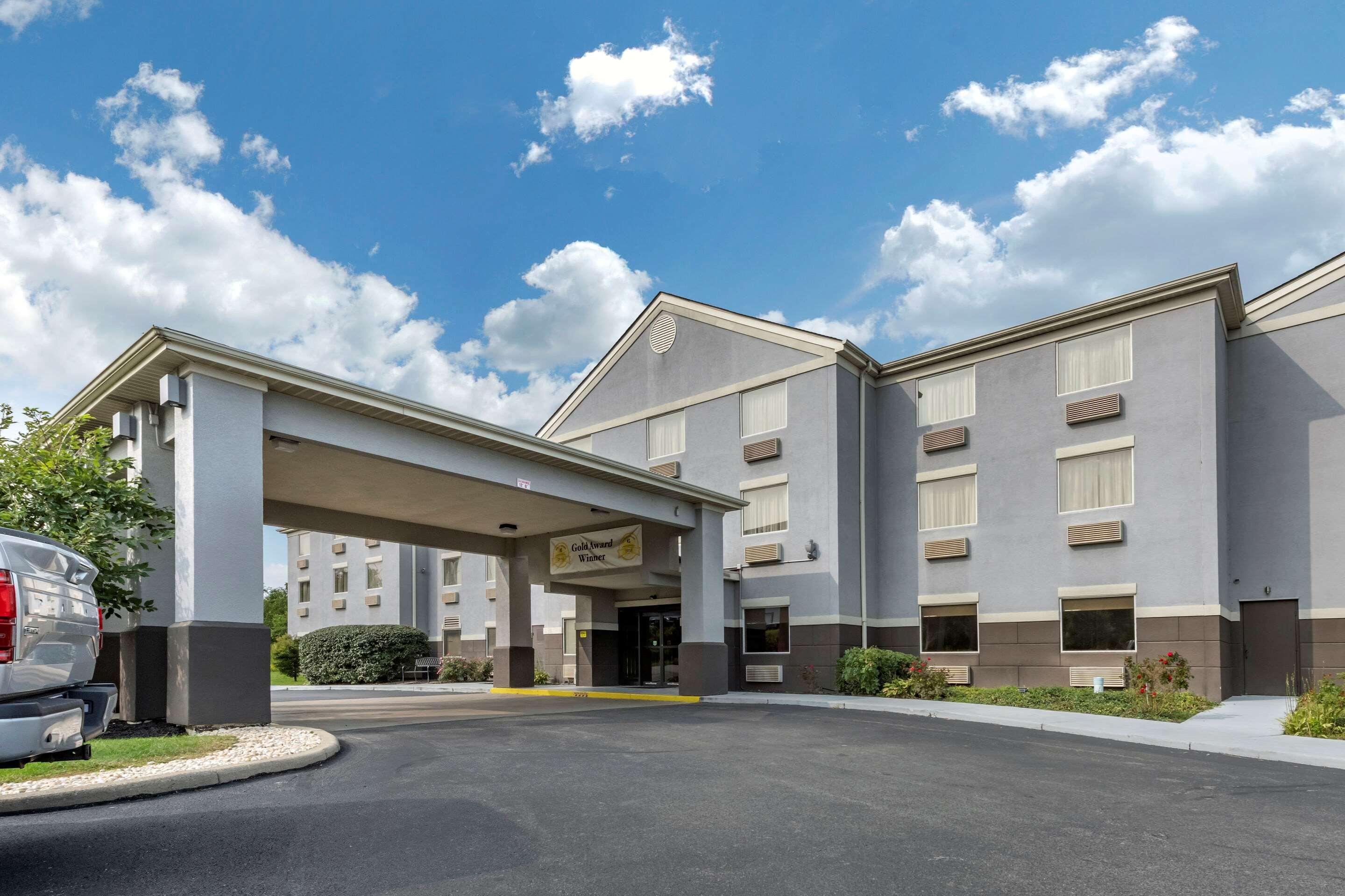 Comfort Inn & Suites Butler Esterno foto