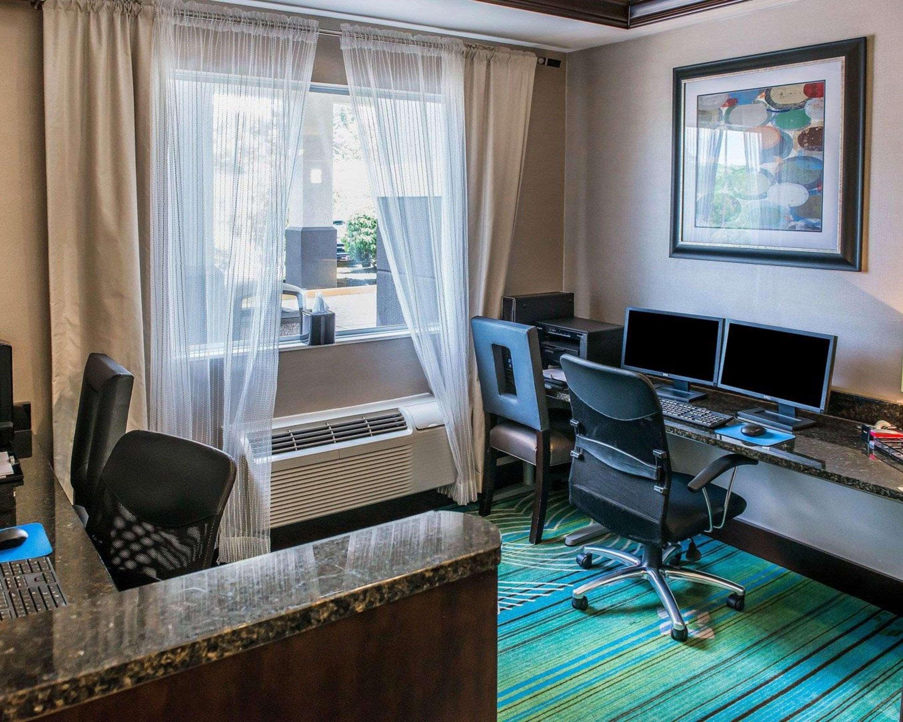 Comfort Inn & Suites Butler Esterno foto