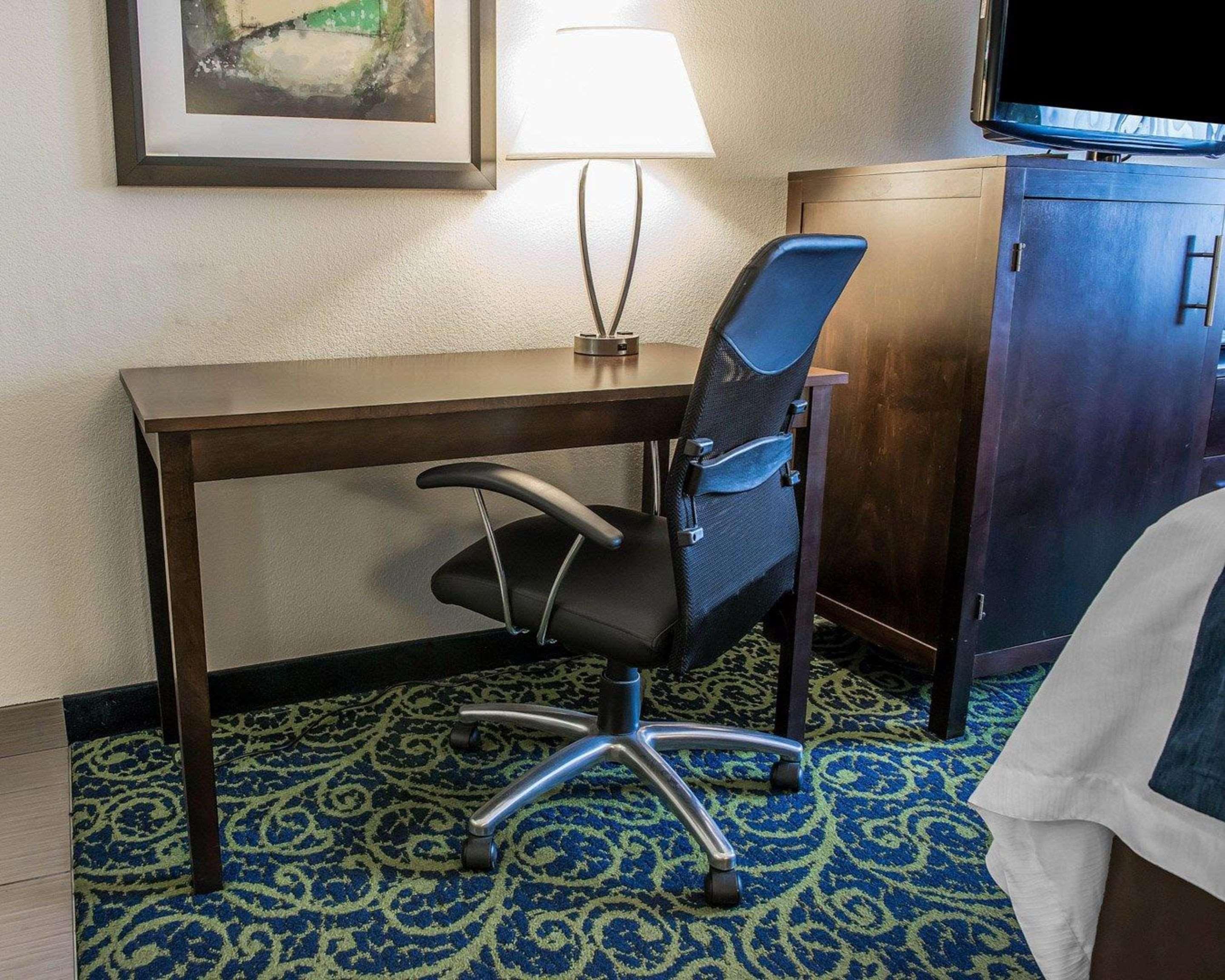 Comfort Inn & Suites Butler Esterno foto