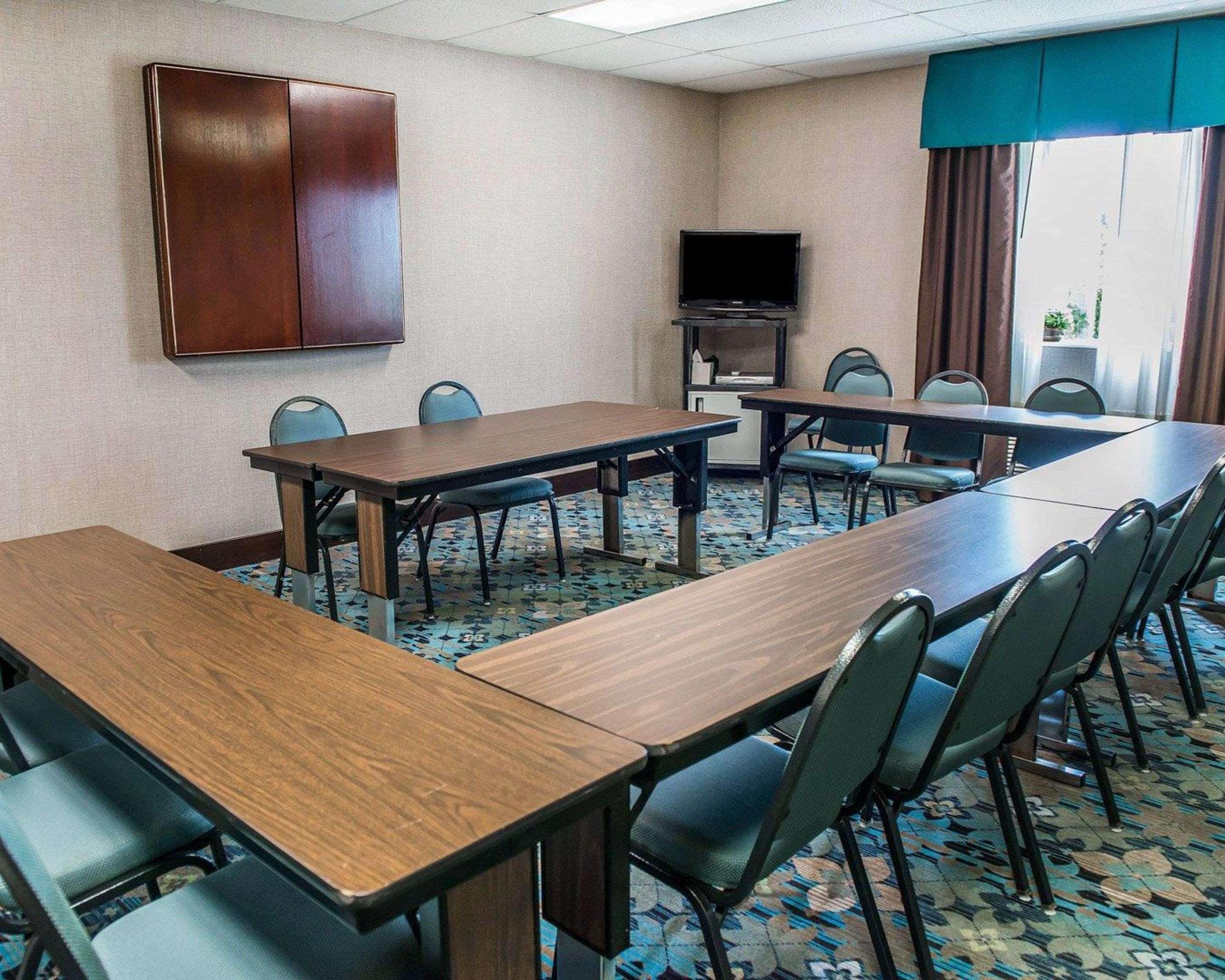 Comfort Inn & Suites Butler Esterno foto