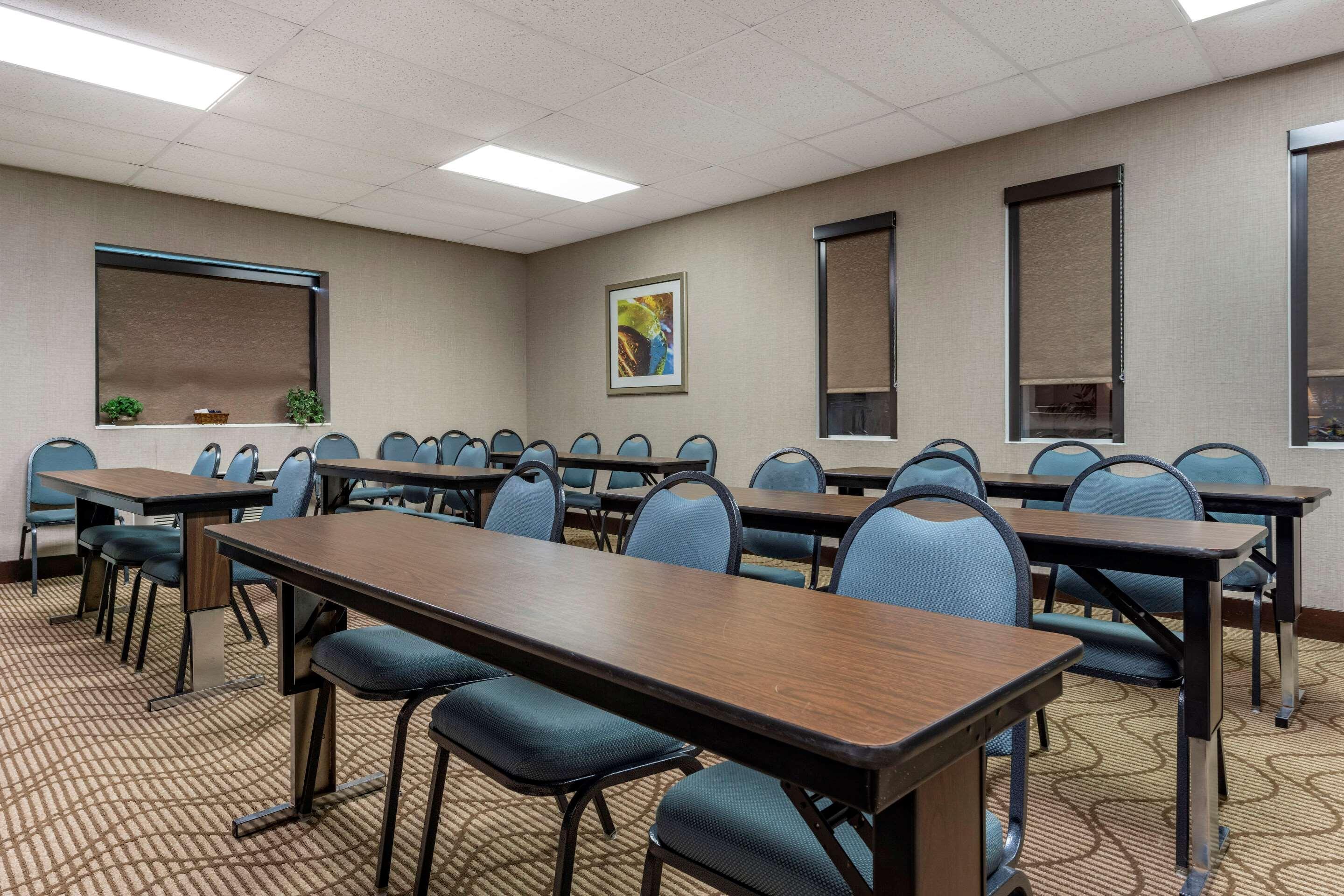 Comfort Inn & Suites Butler Esterno foto