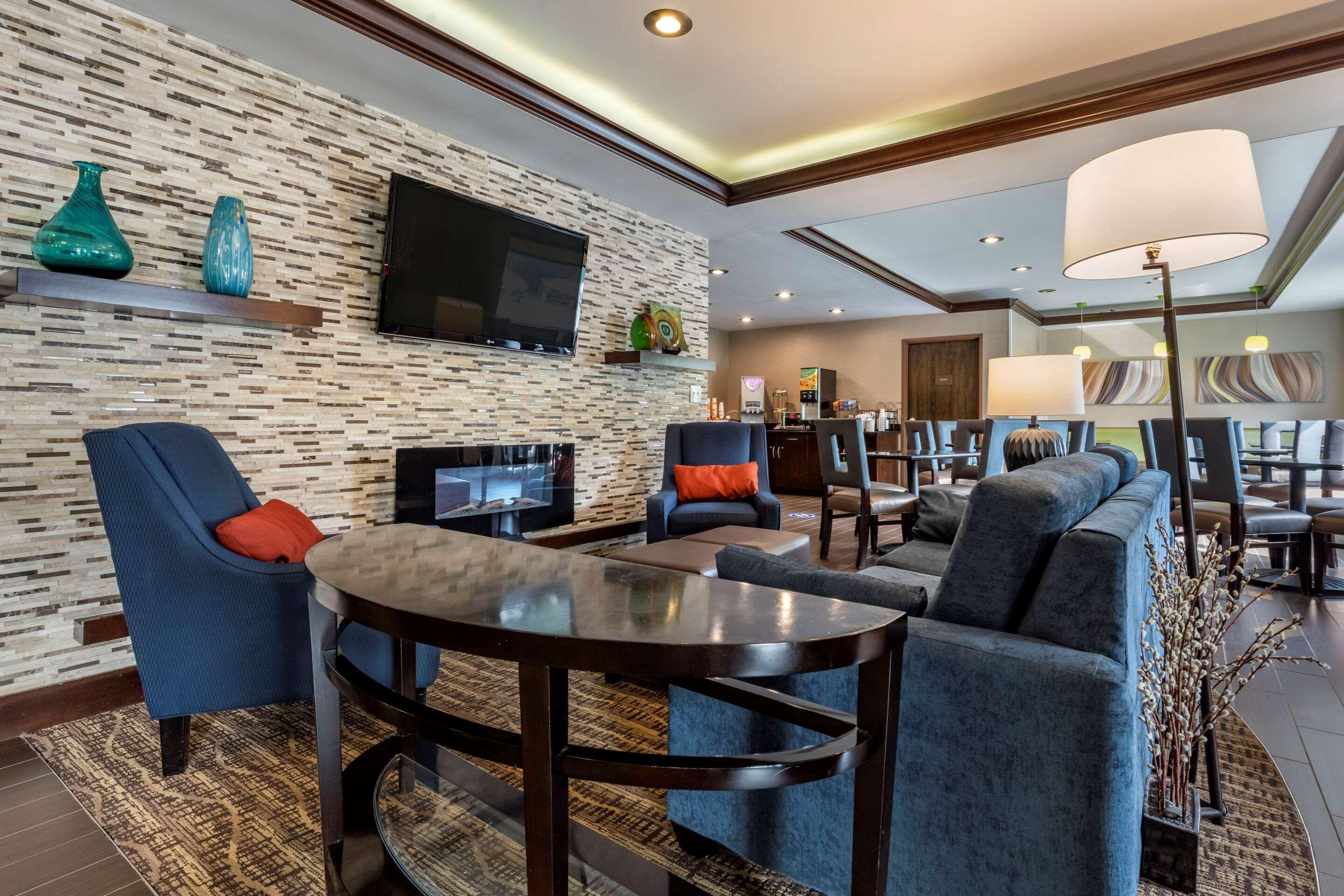 Comfort Inn & Suites Butler Esterno foto