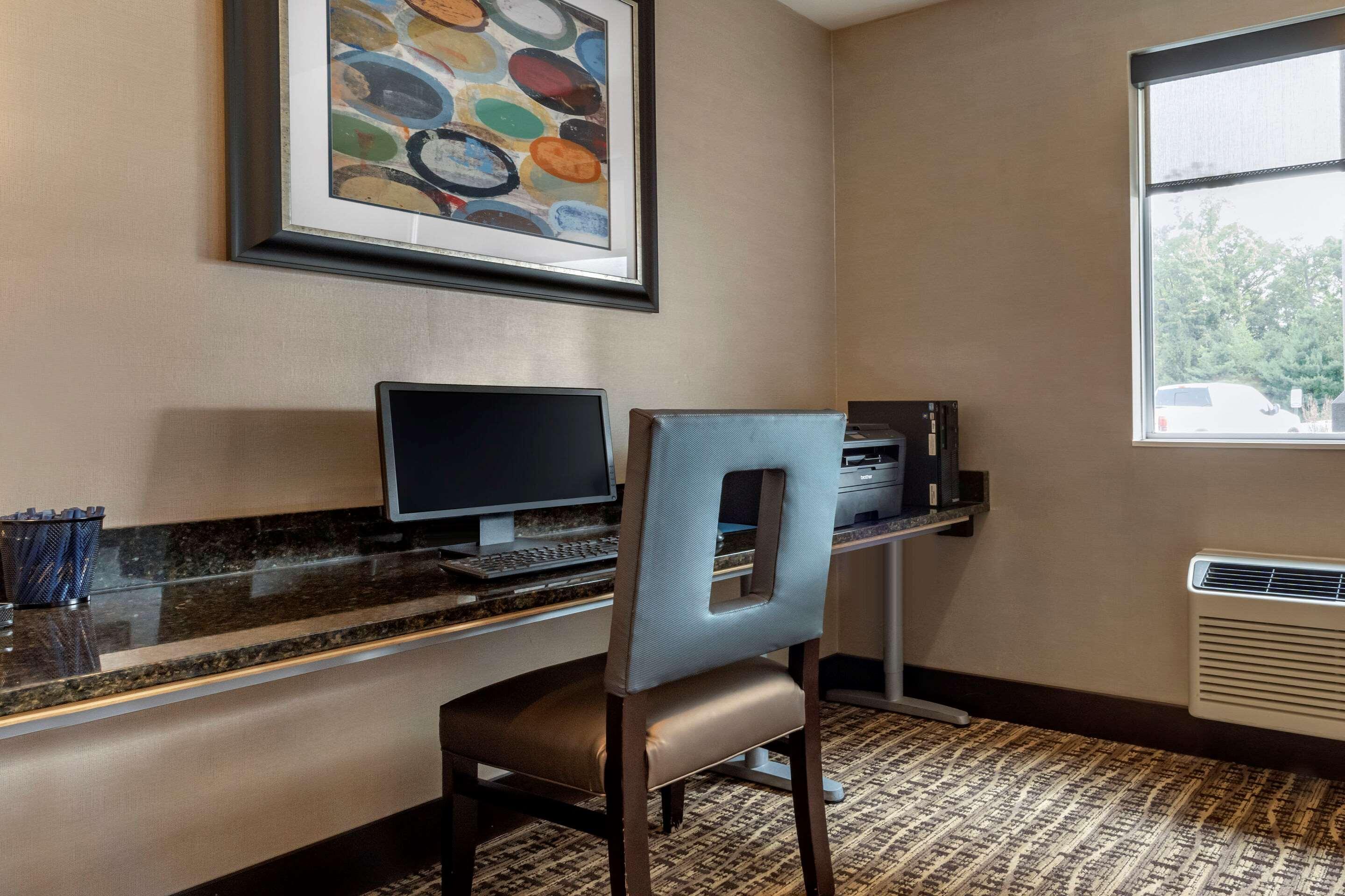 Comfort Inn & Suites Butler Esterno foto