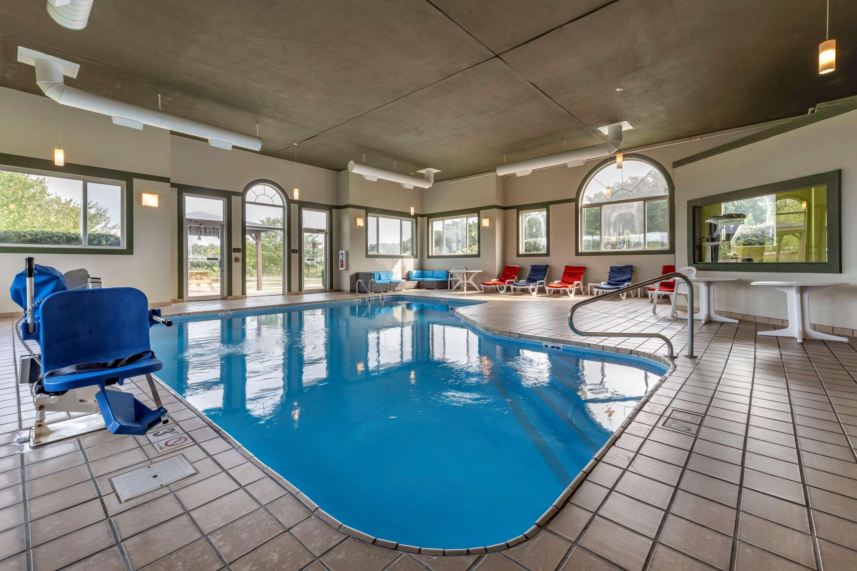 Comfort Inn & Suites Butler Esterno foto