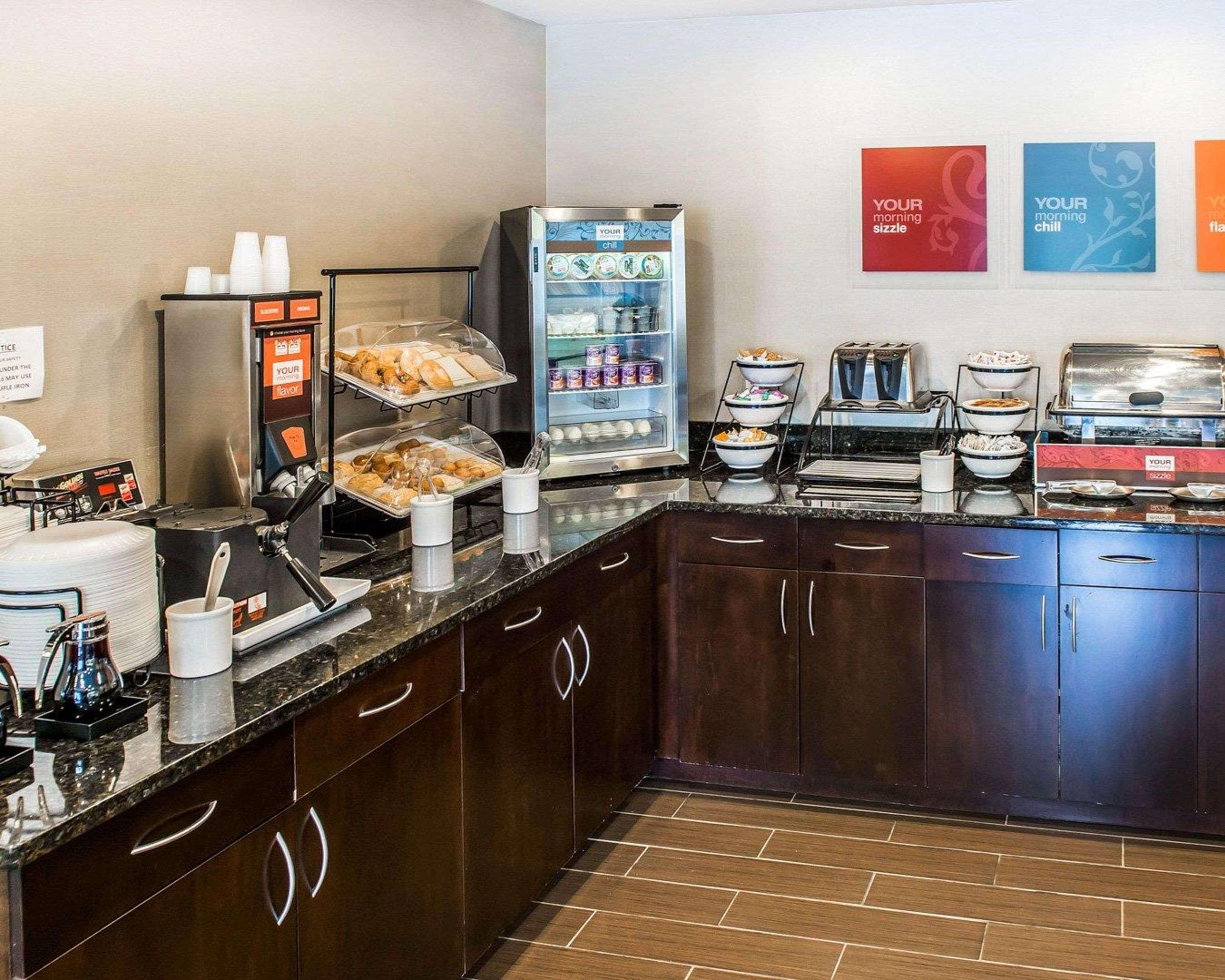 Comfort Inn & Suites Butler Esterno foto