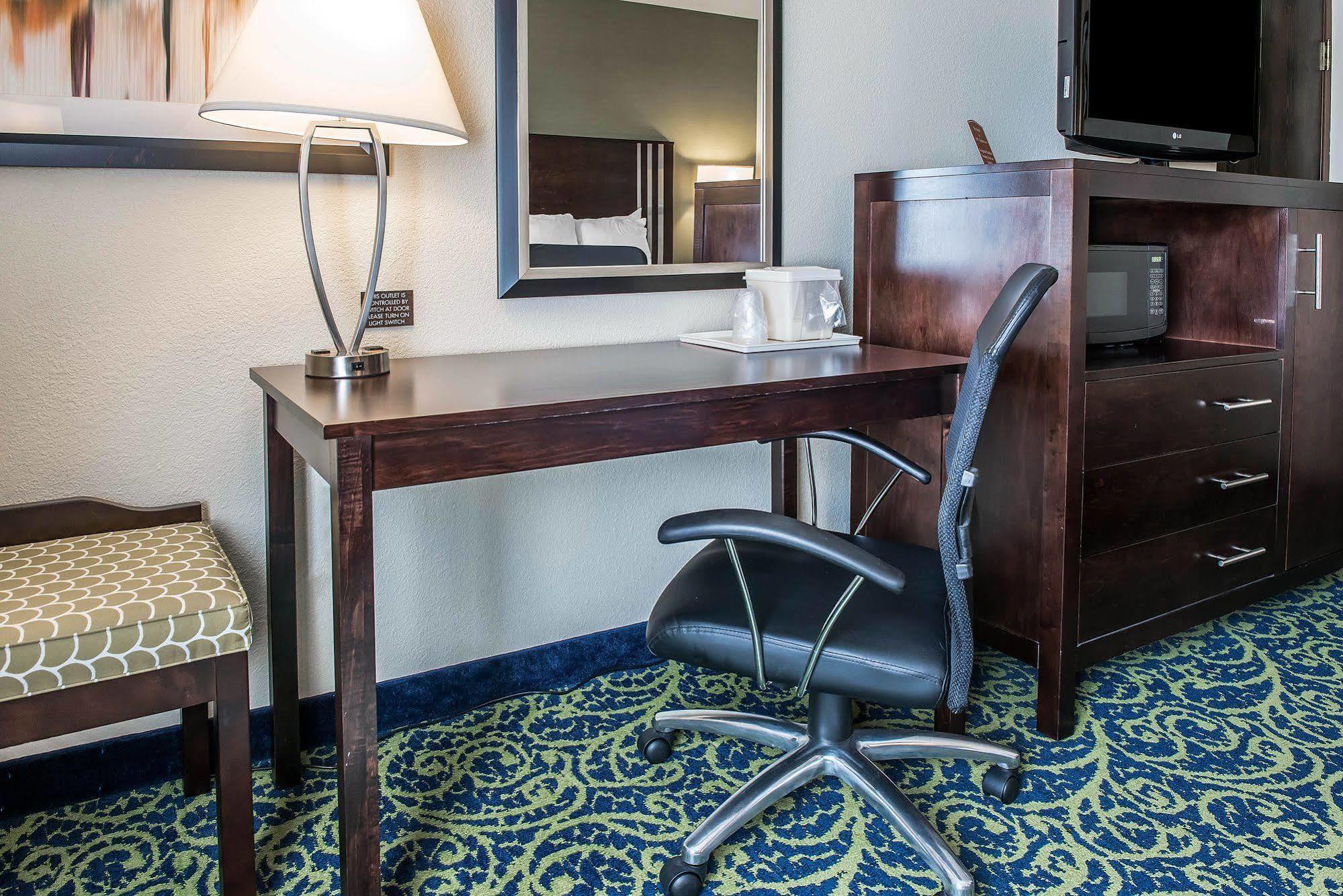 Comfort Inn & Suites Butler Esterno foto