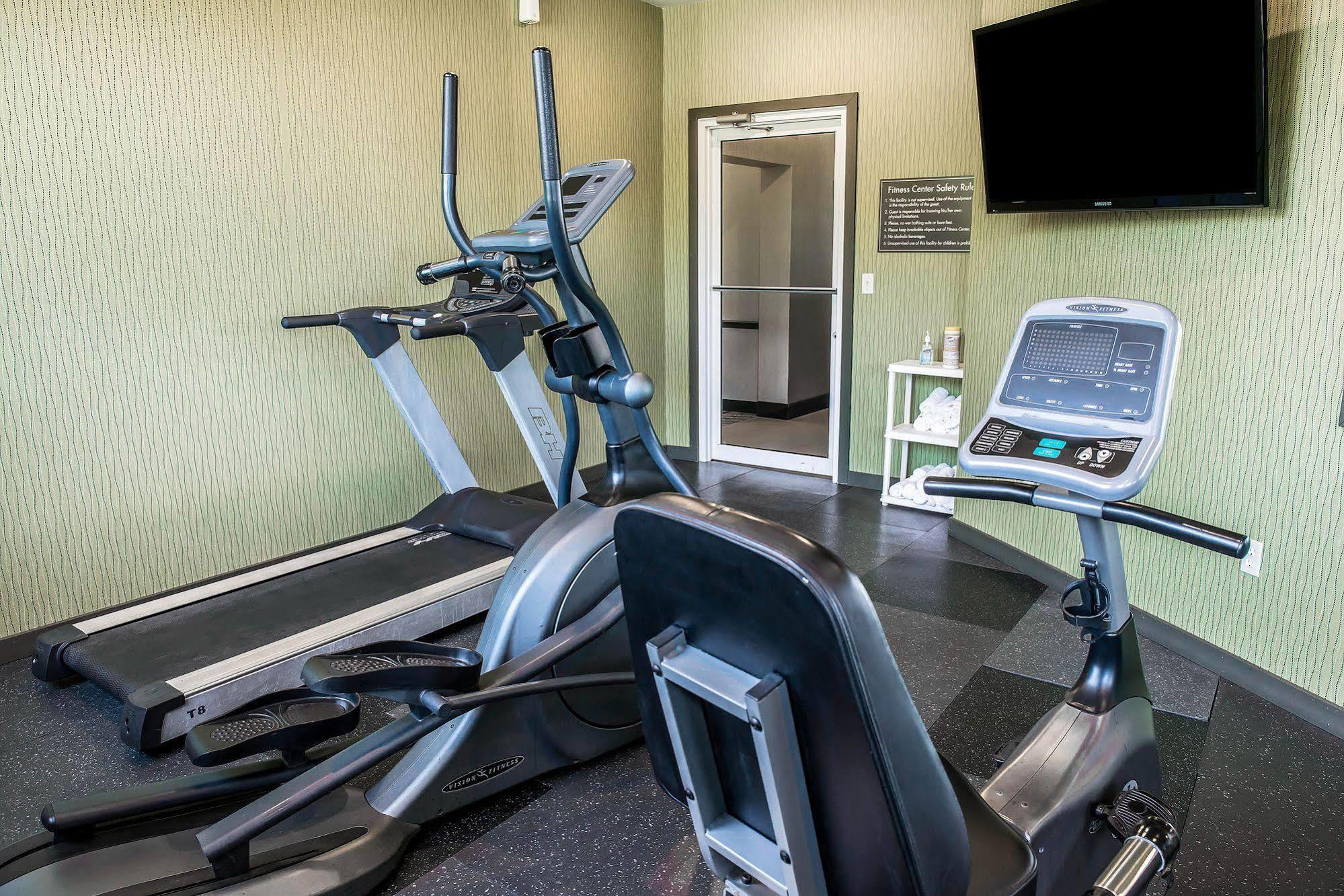 Comfort Inn & Suites Butler Esterno foto