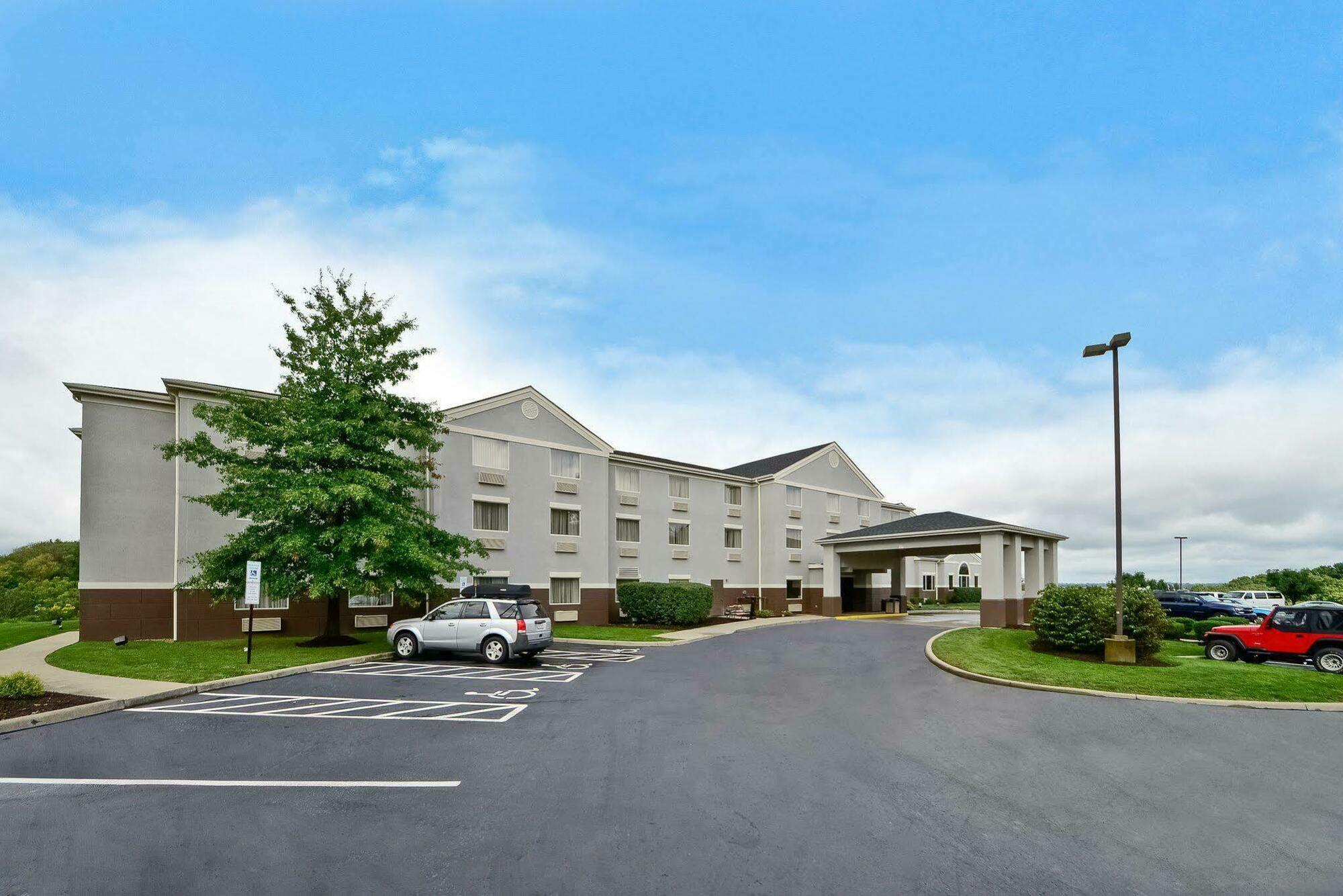 Comfort Inn & Suites Butler Esterno foto