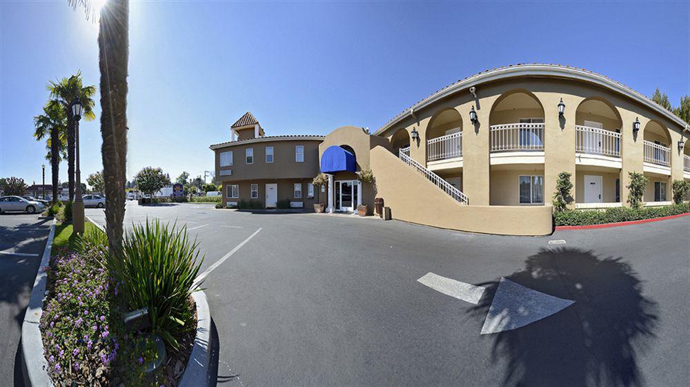 Comfort Inn & Suites Butler Esterno foto